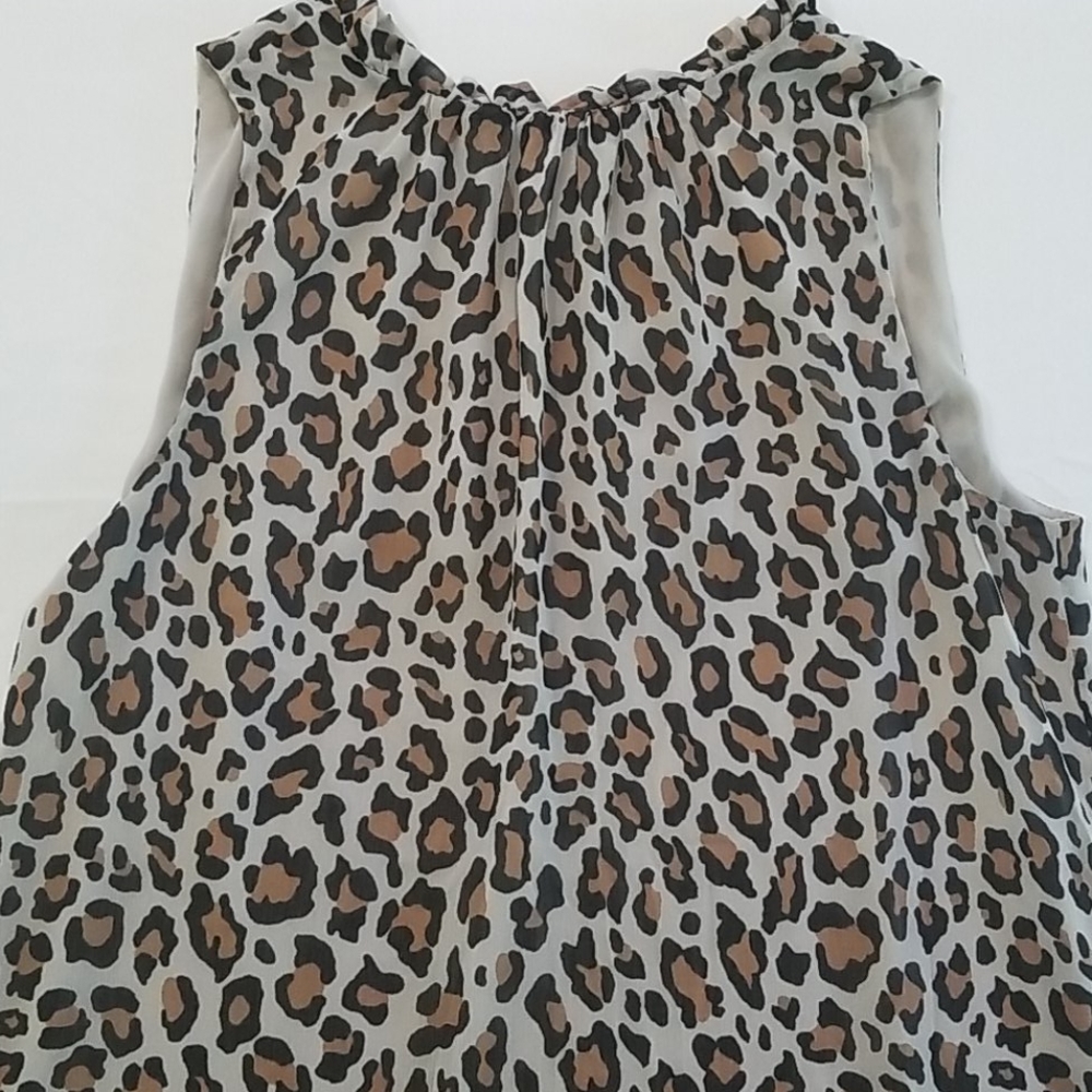 EUC Sz M LOFT Cheetah print blouse